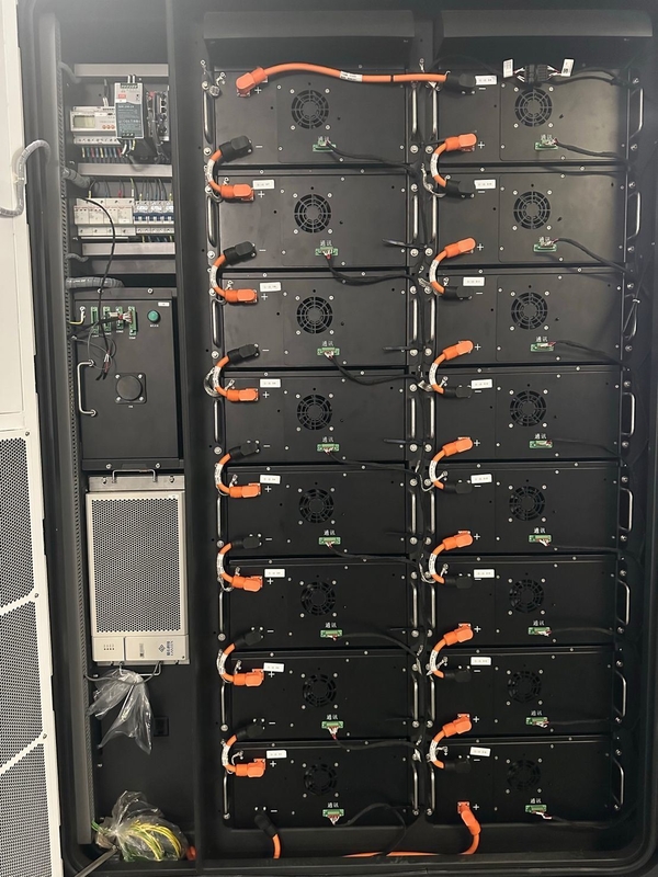 Sistema de almacenamiento de energía de batería solar de 800 V SD100/200 para eficiencia energética comercial