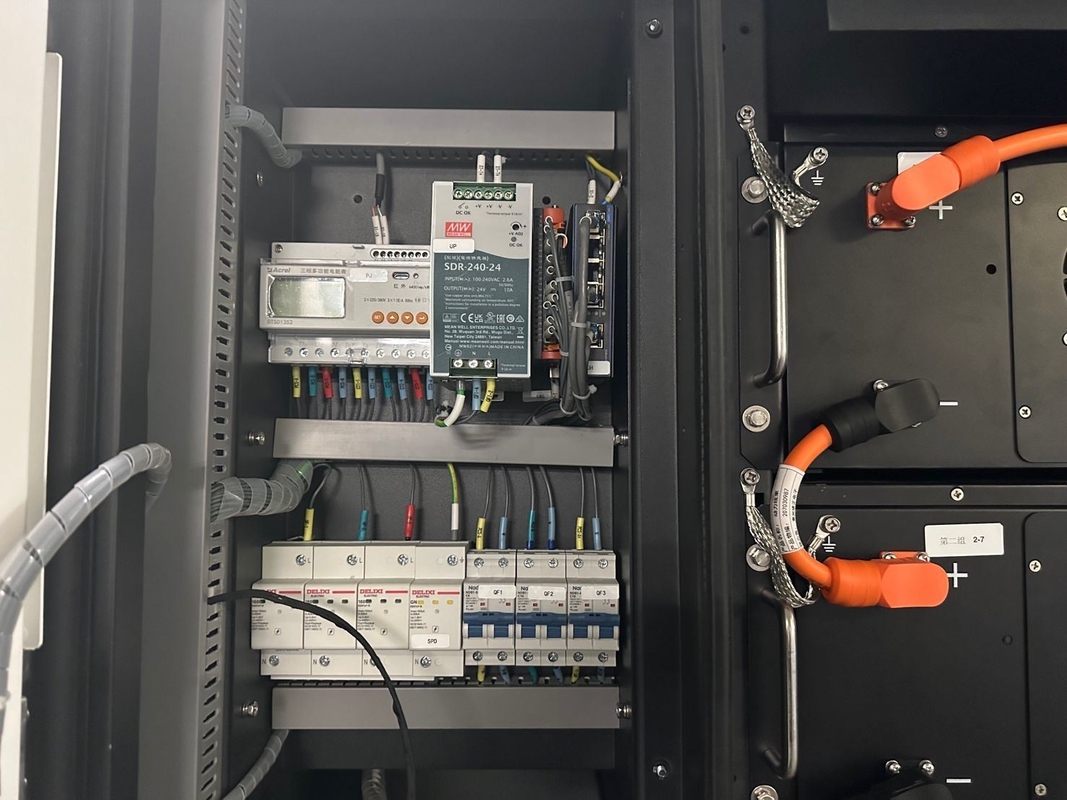 Sistema de almacenamiento de energía de batería solar de 800 V SD100/200 para eficiencia energética comercial