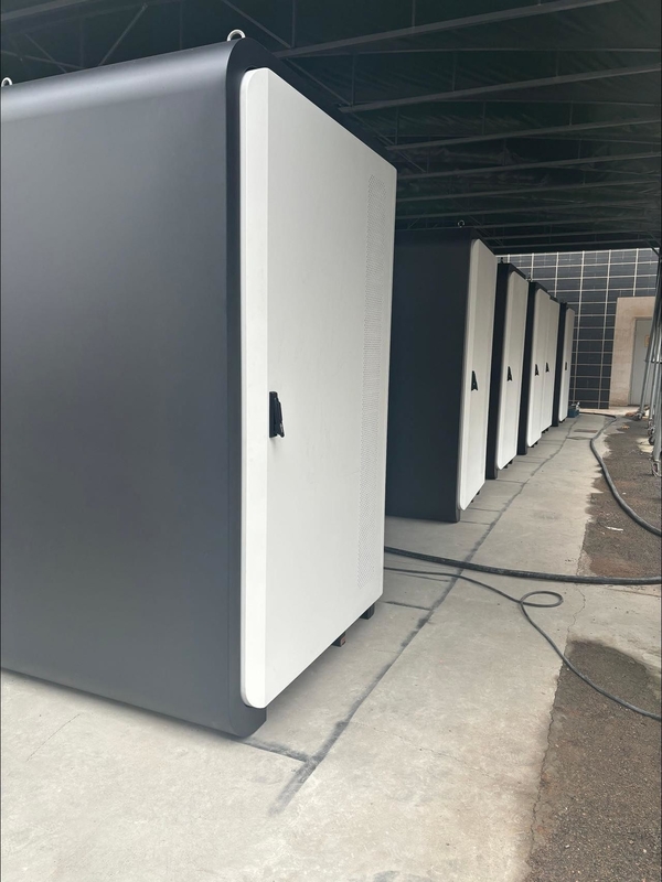 Capacidad nominal de 385kwh Sistema de gabinete de almacenamiento de energía al aire libre con método de enfriamiento líquido