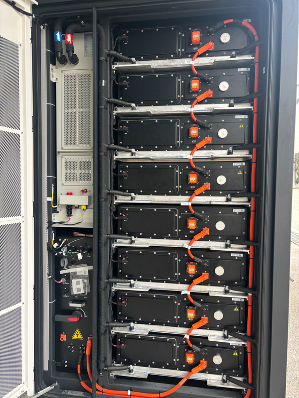 Sistema de almacenamiento de energía de enfriamiento líquido 96kwh para generador de energía solar